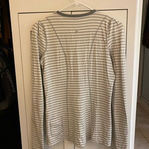 Lululemon fitted top